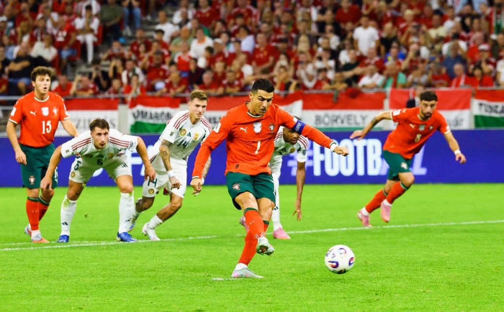 Ronaldo ghi bàn trong trận hòa với Hungary ở loạt trận vòng loại World Cup 2026 khu vực châu Âu hồi tháng 10